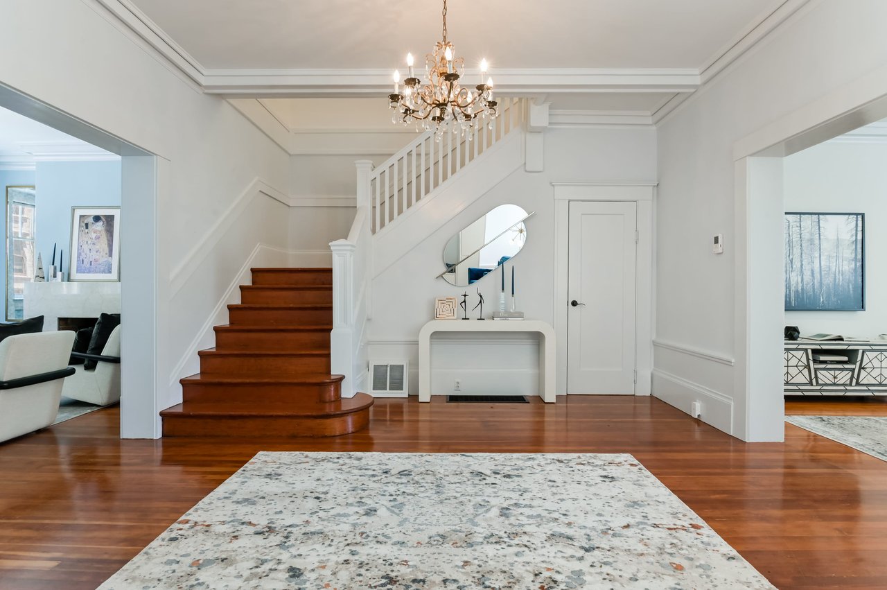 Renovated 5BD Nob Hill Home