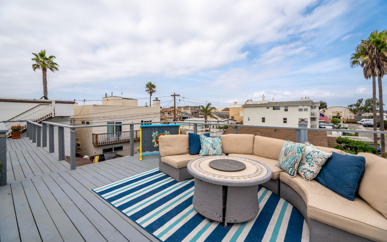 121 Hollywood Avenue