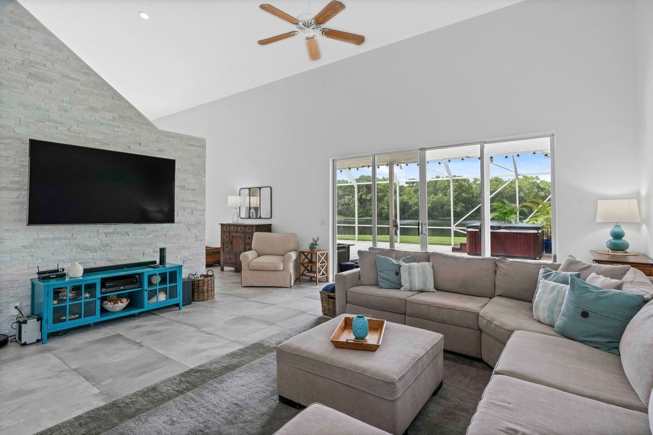 110 North River Dr E