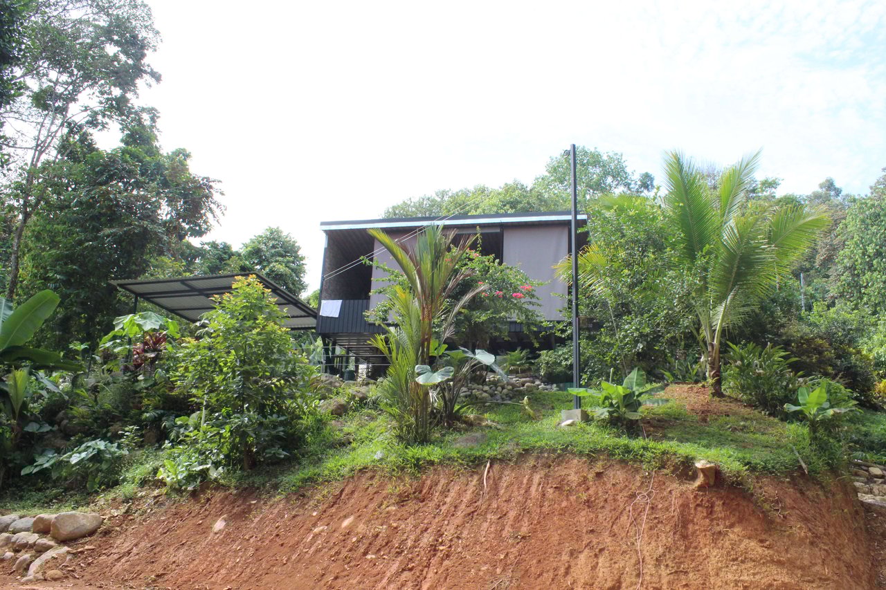 Spacious 2 Bedroom Minutes to the Beach