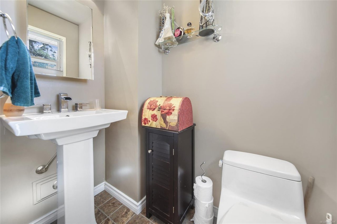 403 Dressler Rd