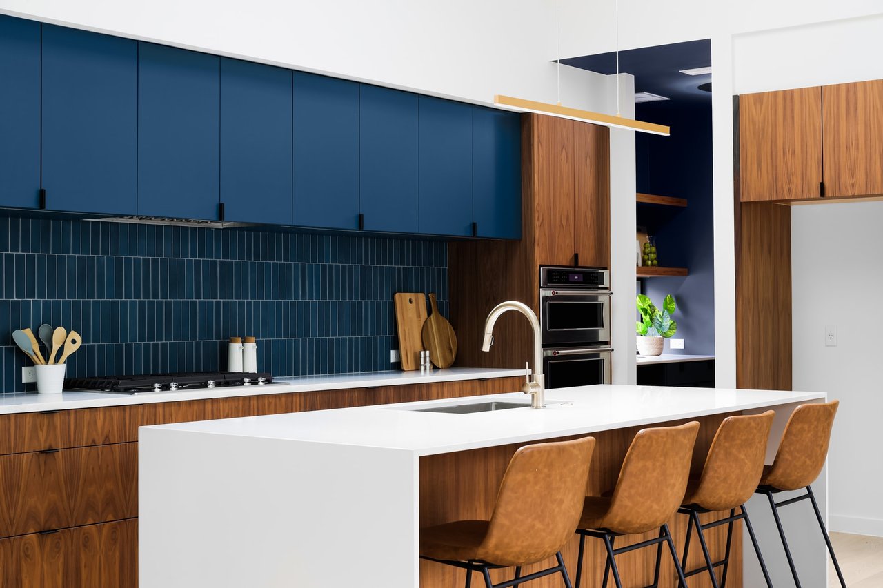 CRESTVIEW MODERN
