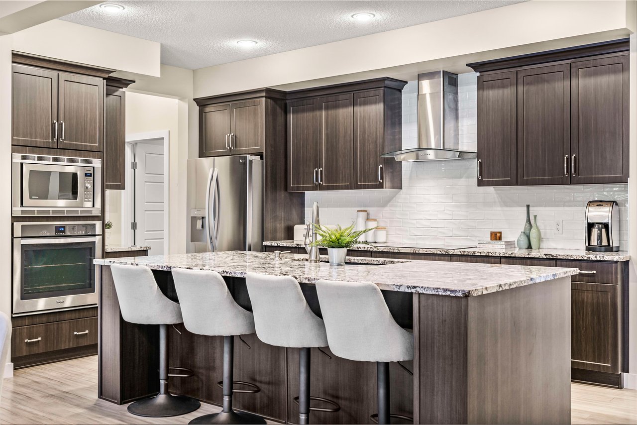 208 Mahogany Bay SE