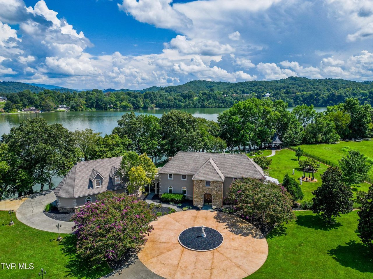 Sprawling Lakeside Estate