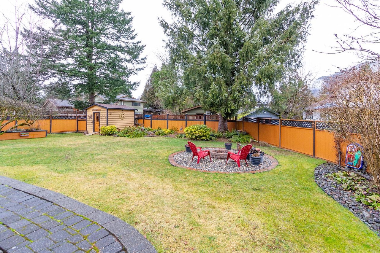 1485 Maple Cres