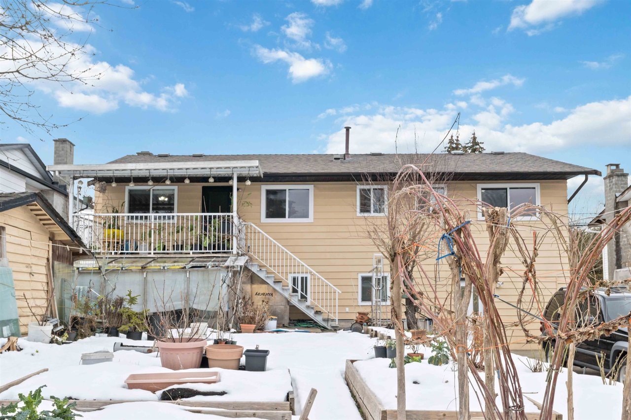 15774 96 Ave