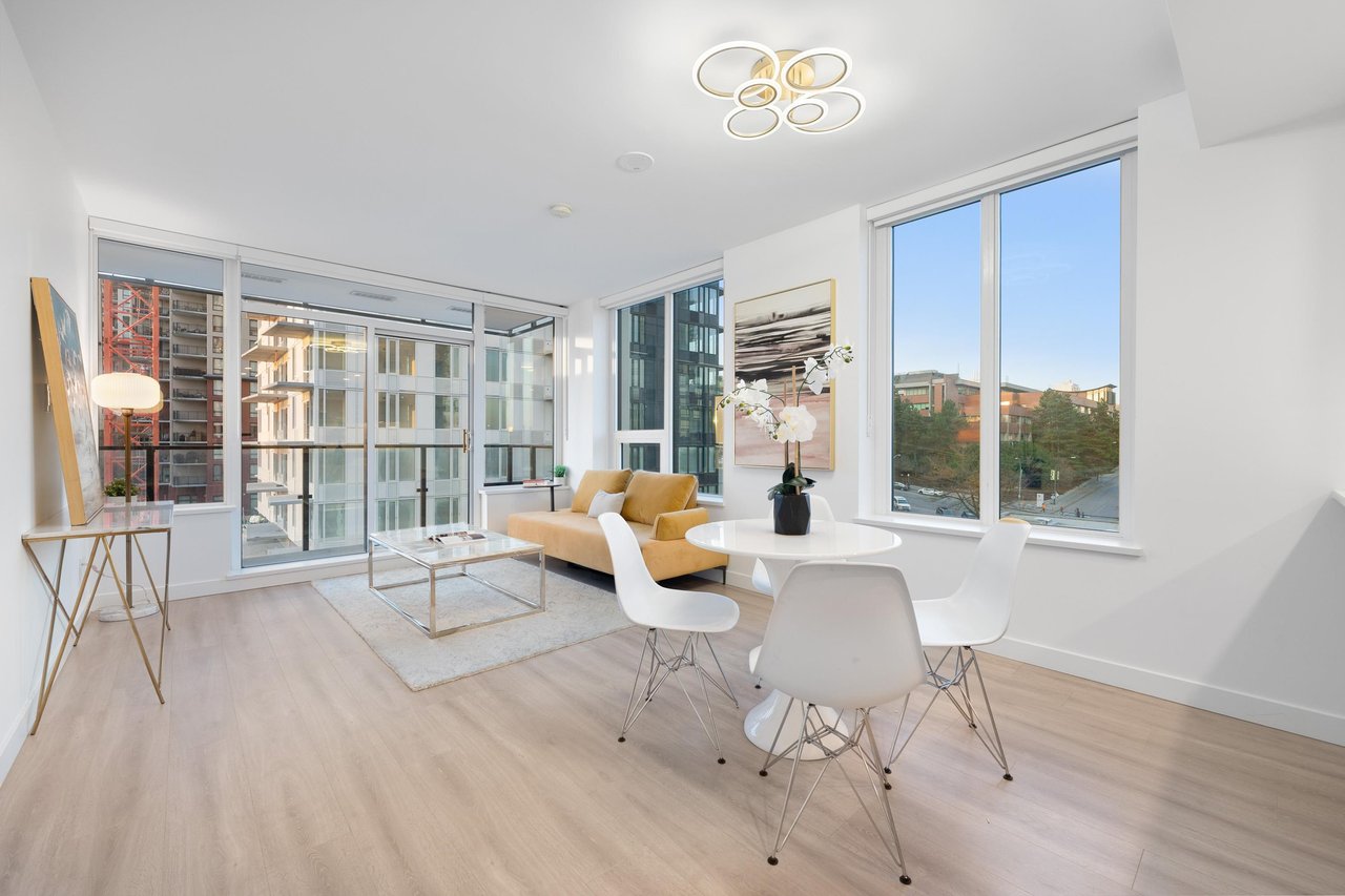 1005-823 Carnarvon St