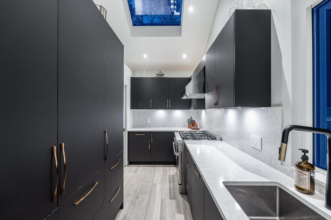 6242 St. Georges Cres