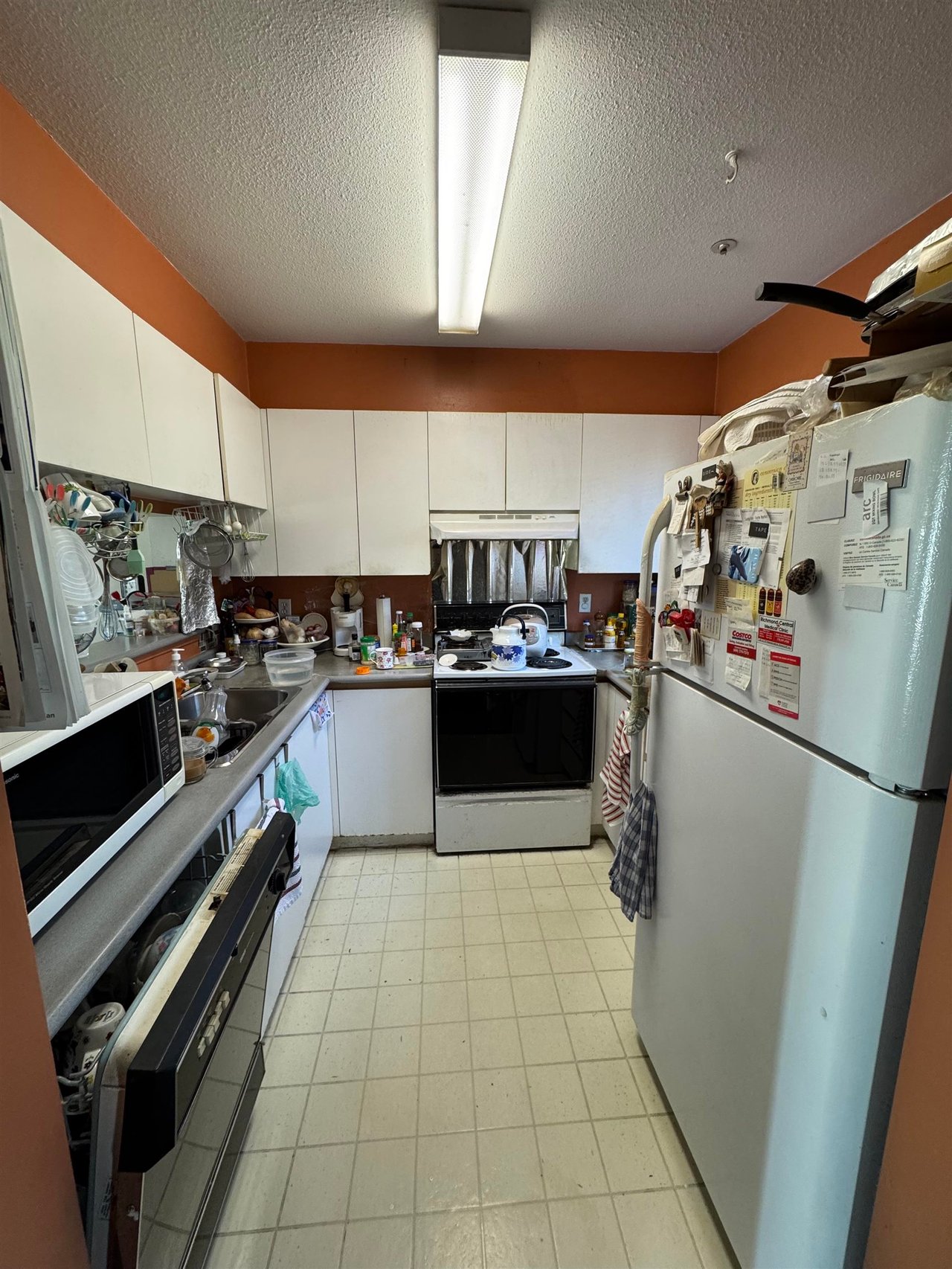 211-2211 No. 4 Rd