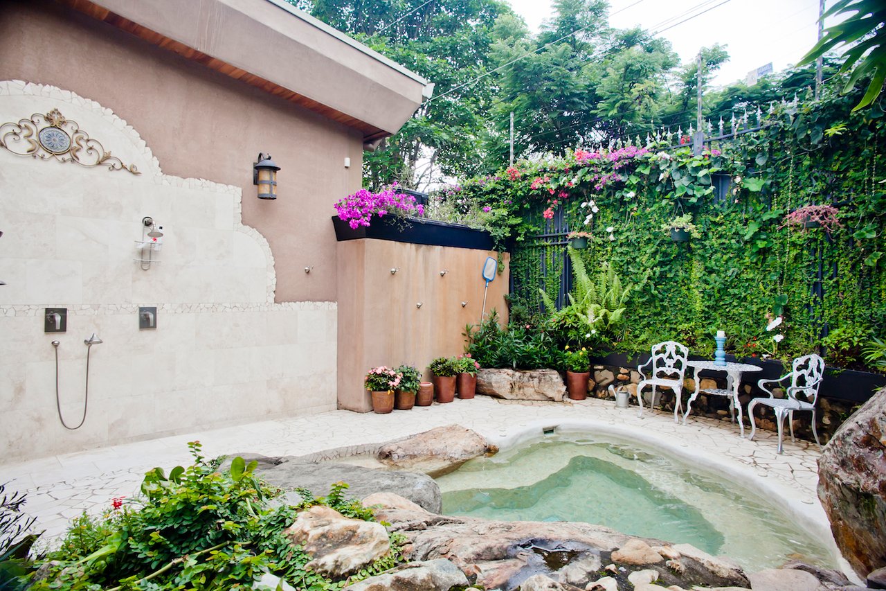 Private Secure Garden Estate, Escazu, San Jose