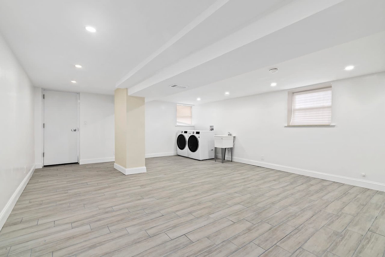 1422 St Lawrence Ave