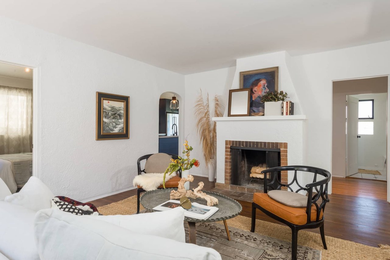 Silver Lake Hide-Away with Views and Guest Suite!