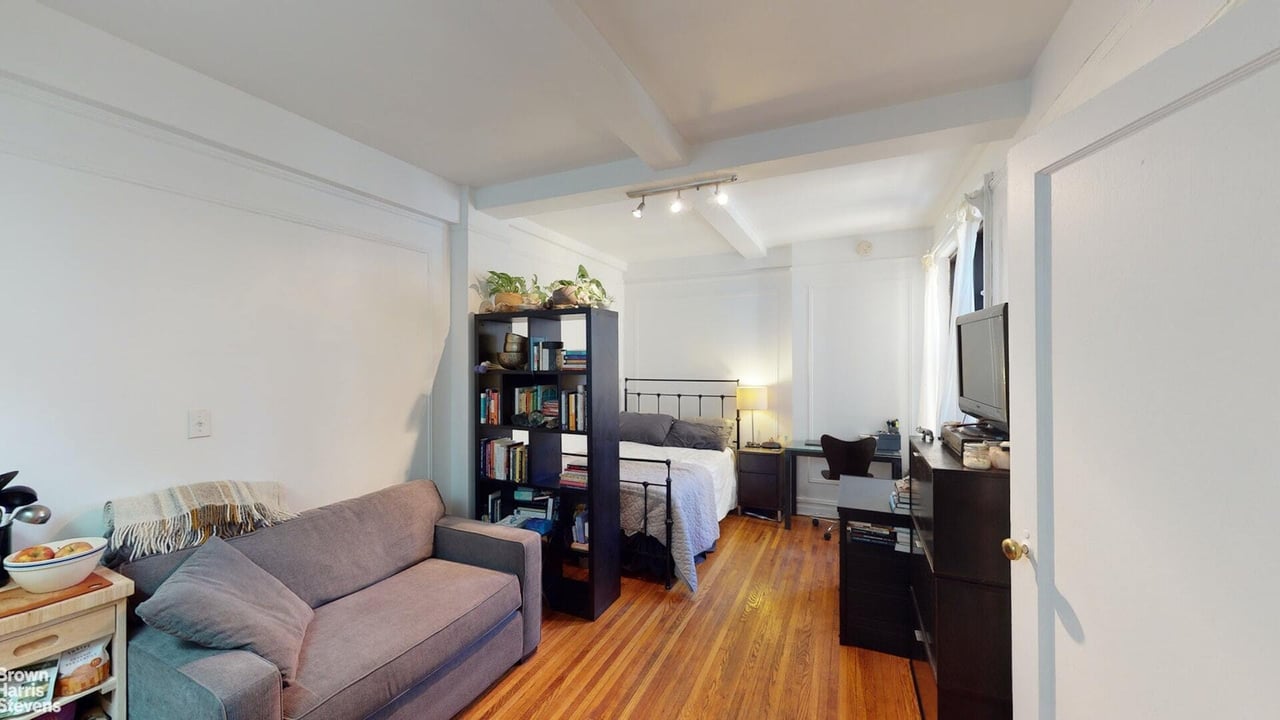 457 W 57TH St, #1001