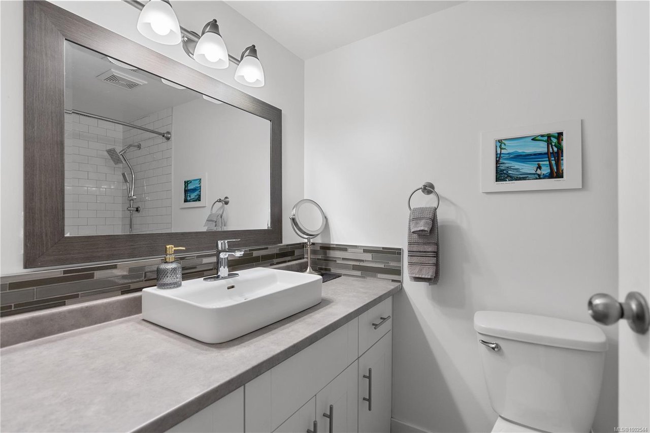 303-848 Esquimalt Rd, Esquimalt