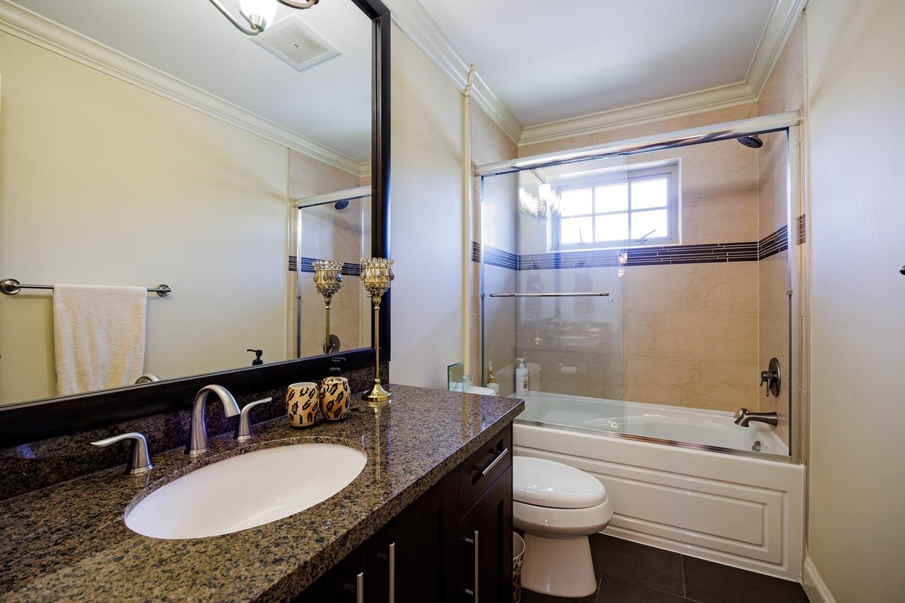335 E 15th Street, North Vancouver