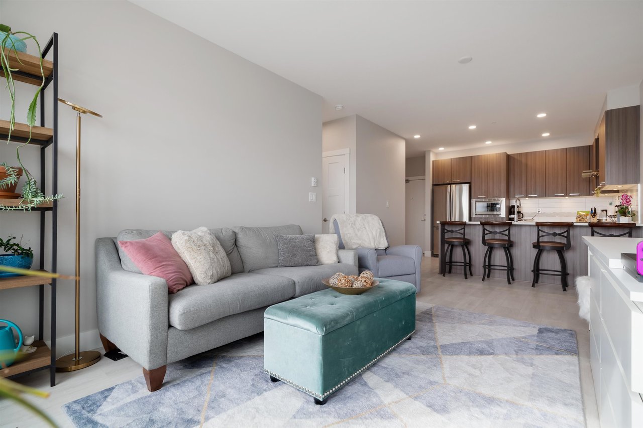 325-4690 Hawk Lane