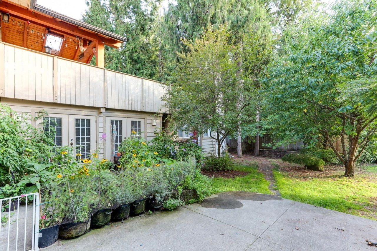 2552 Jura Cres