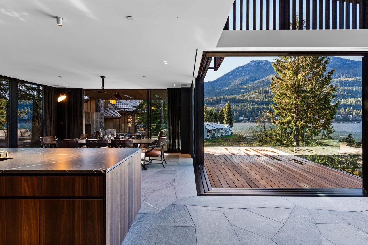 3296 Archibald Wy