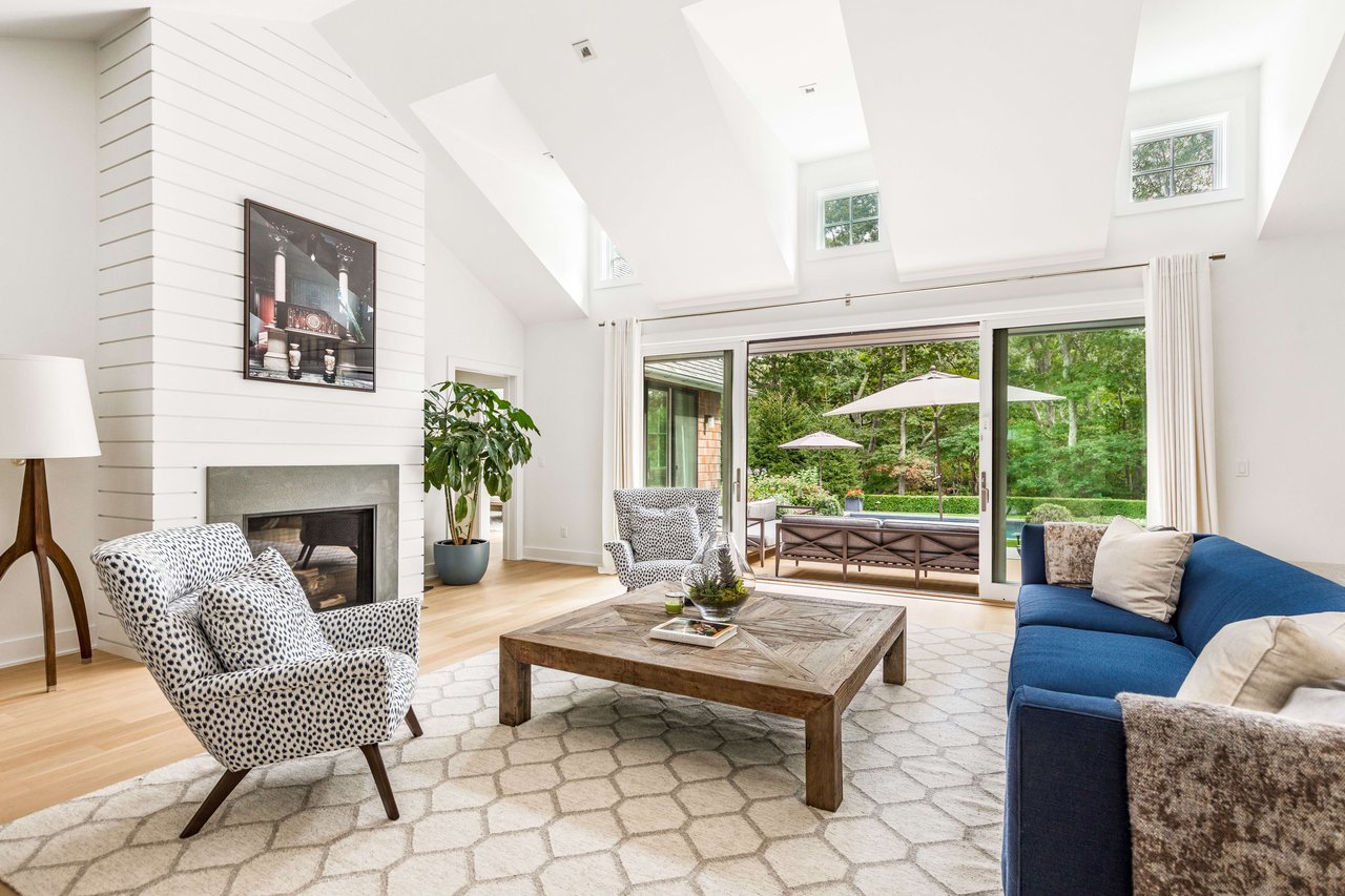 6 Albertines Lane