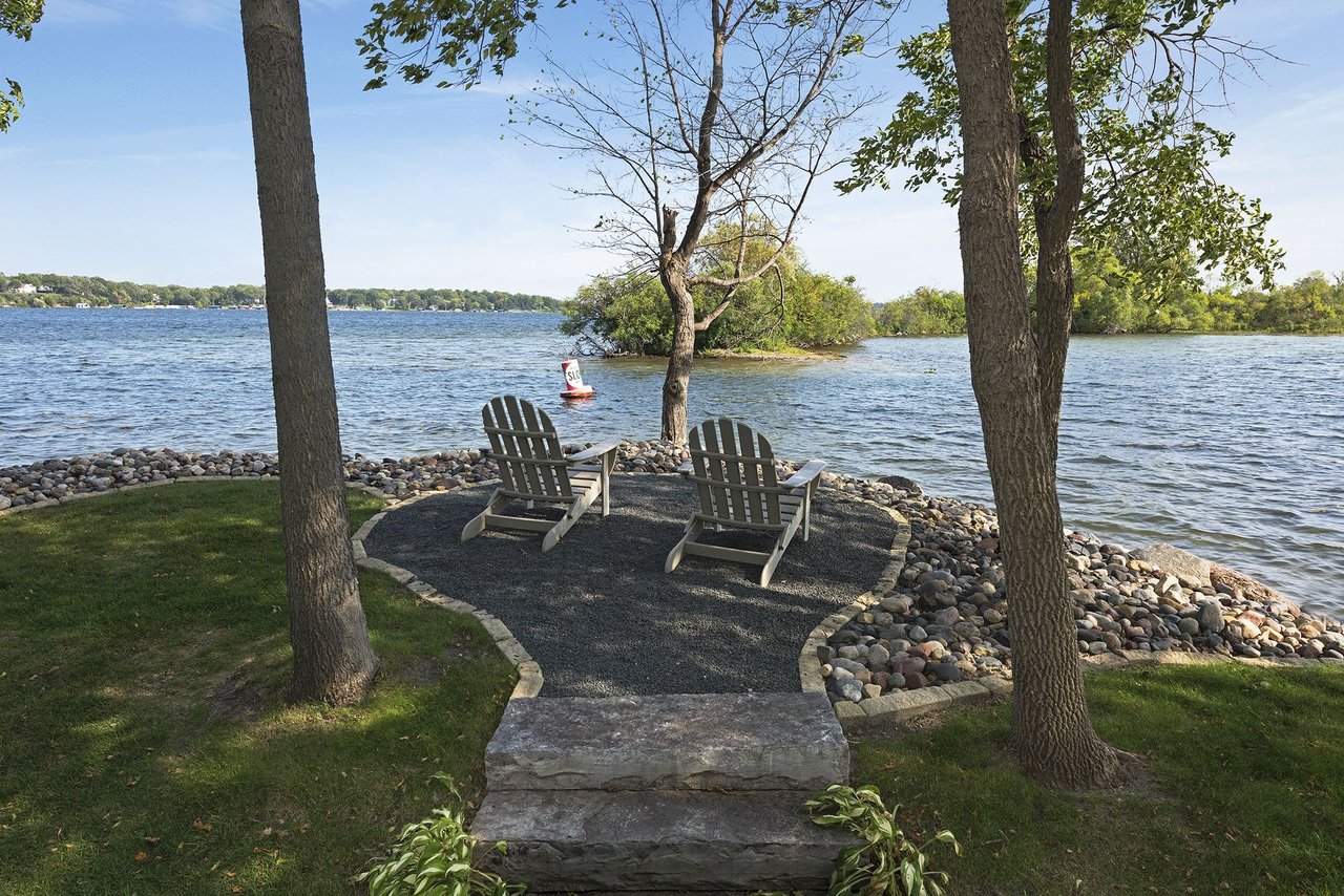 2898 Pelican Point Cir