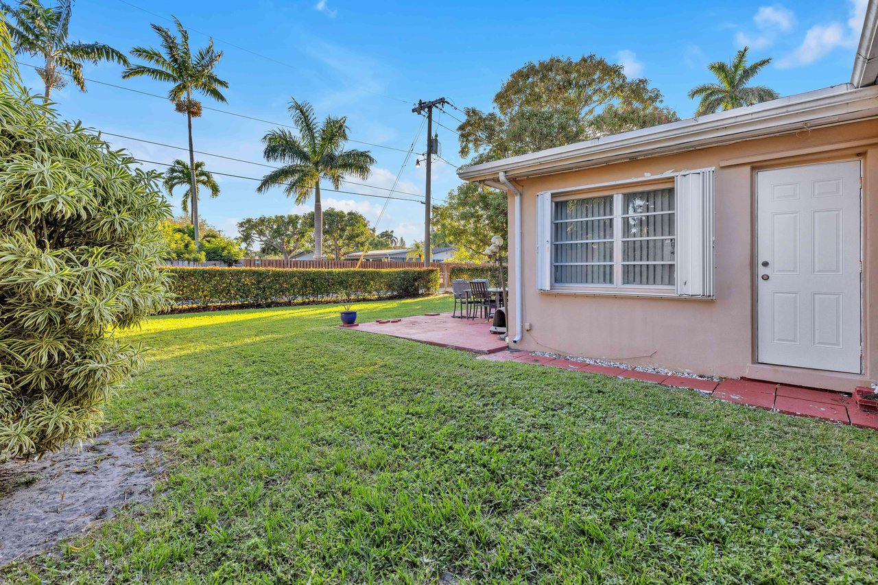 1328 Dewey St Hollywood