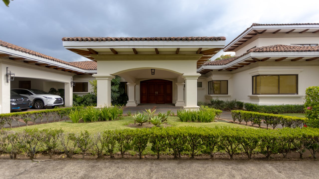 Single Level Gated Residence, Santa Ana, San Jose