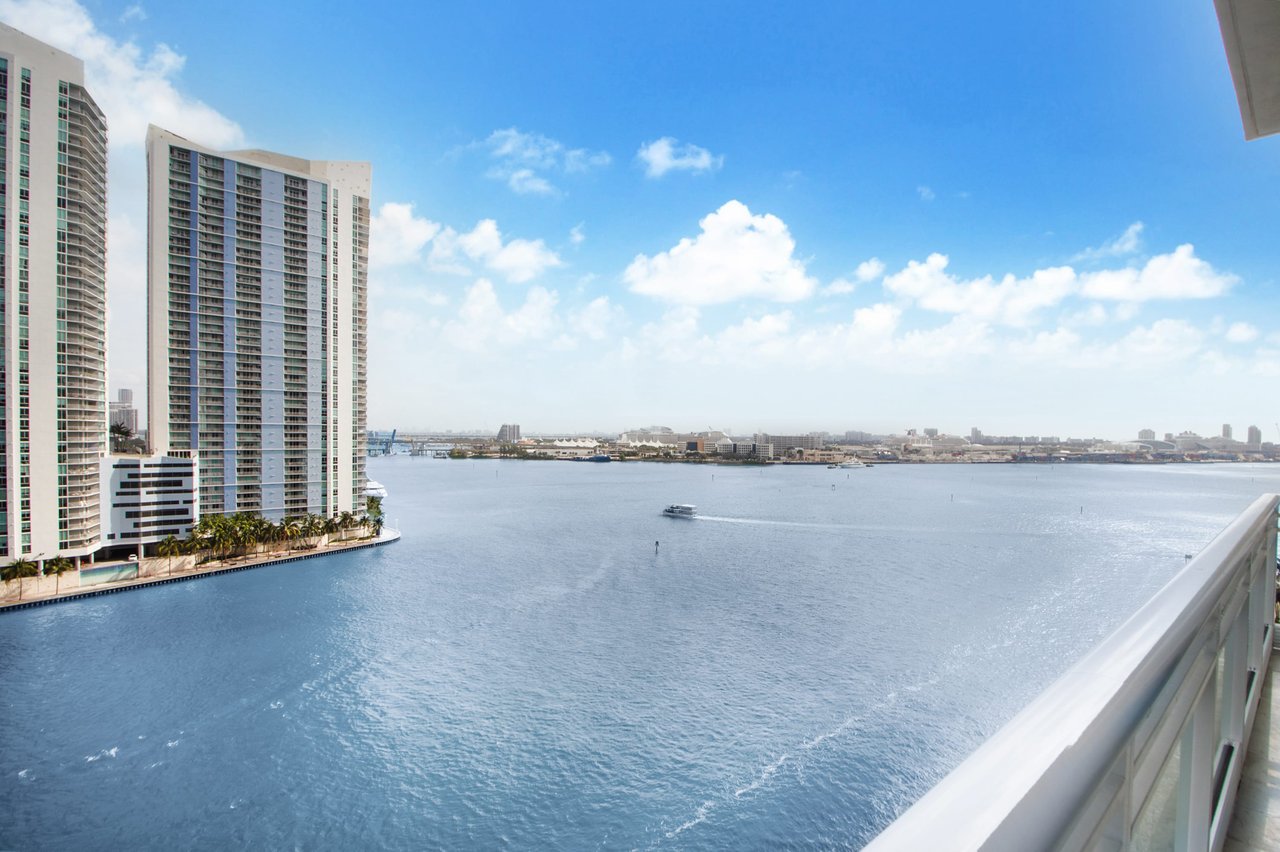 900 Brickell Key Boulevard Unit: 1102