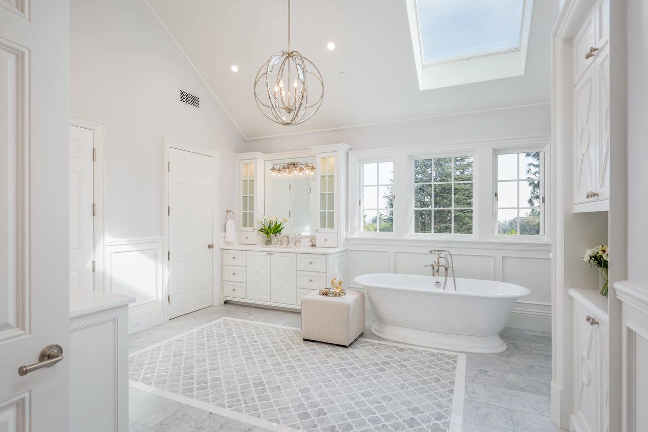 Exquisite Estate in Prime Riviera