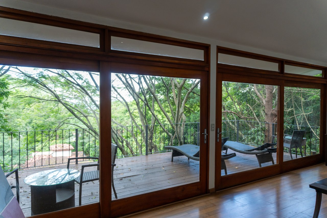 Mountain Estate With Guest Studio, Santa Ana, San Jose