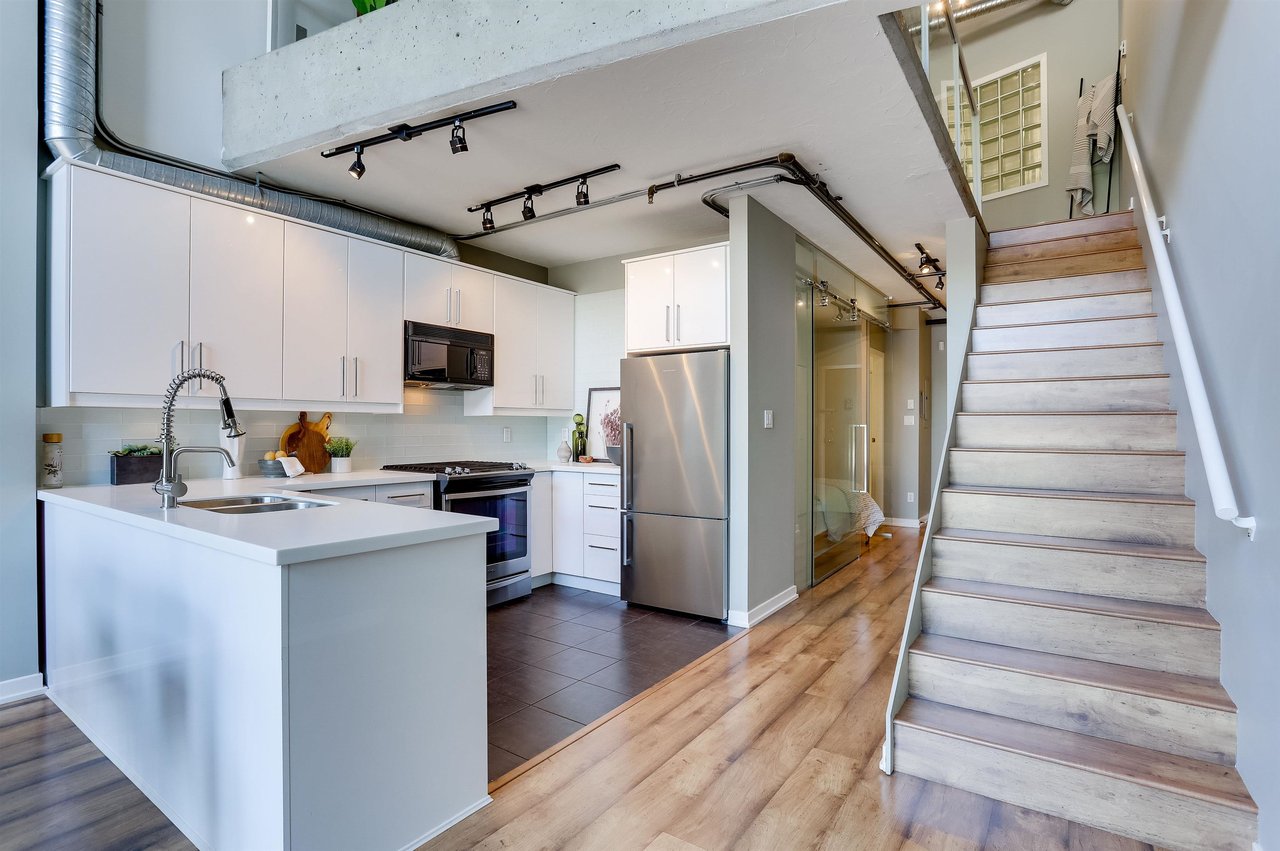 309-27 Alexander St