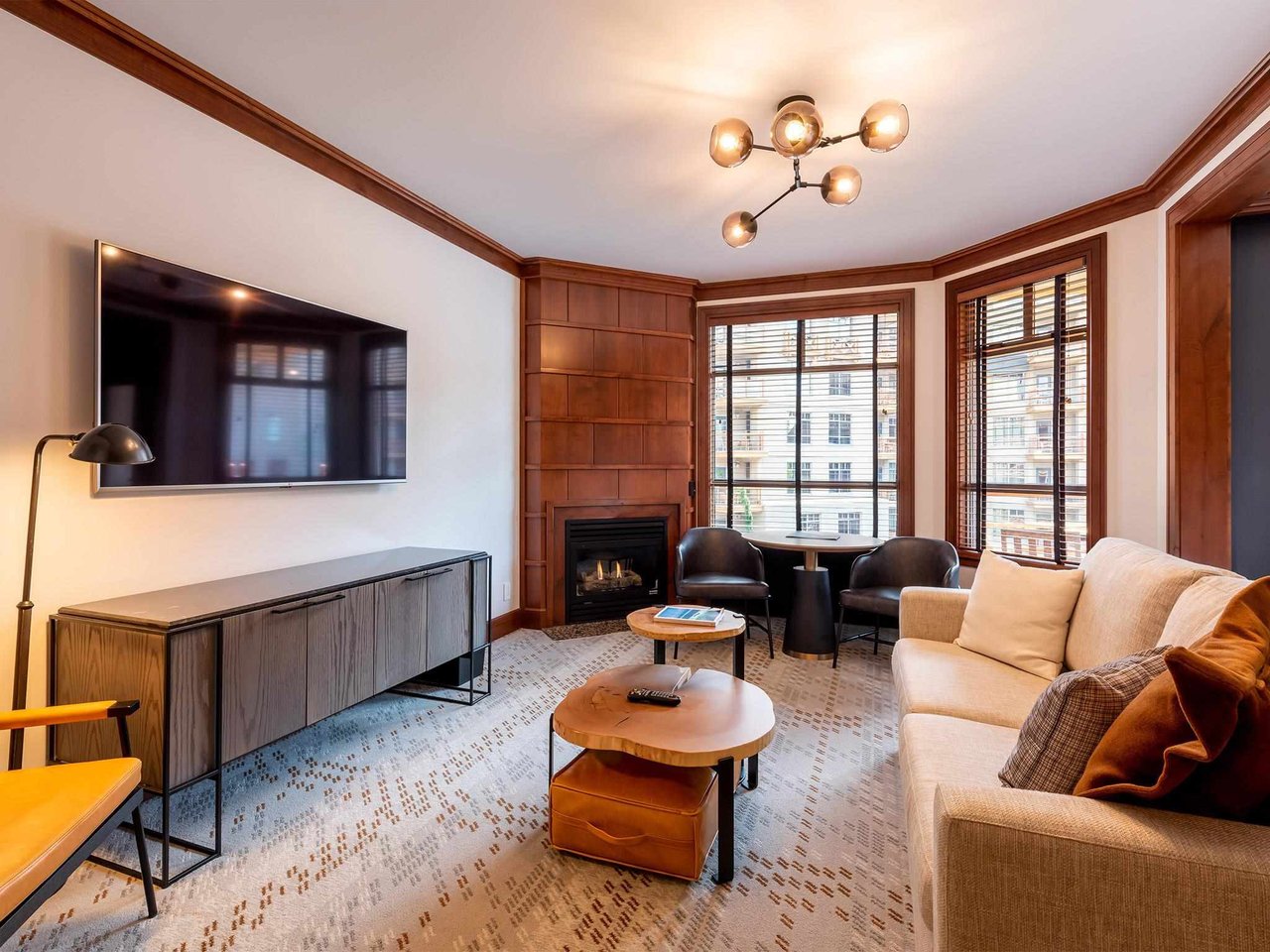 557-4591 Blackcomb Wy