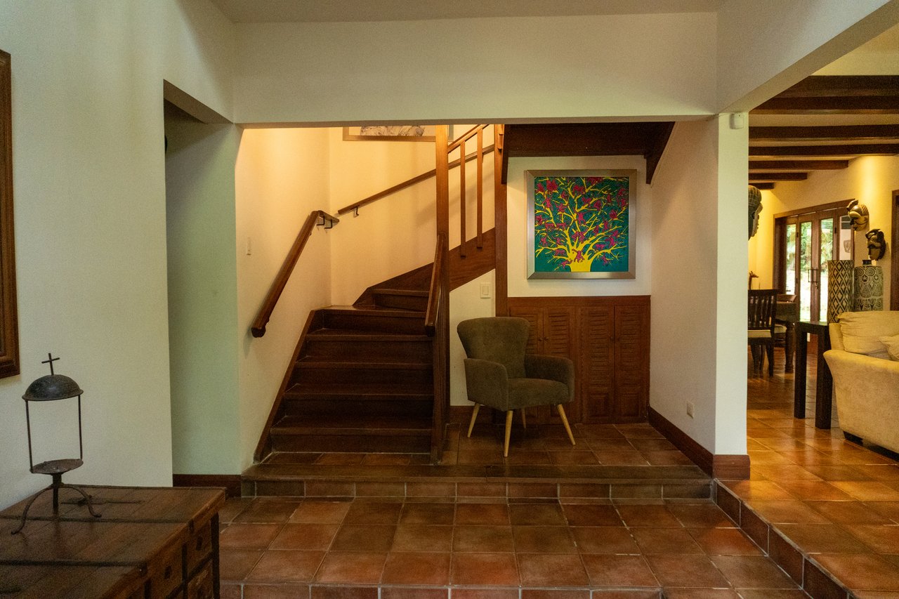Mountain Estate With Guest Studio, Santa Ana, San Jose