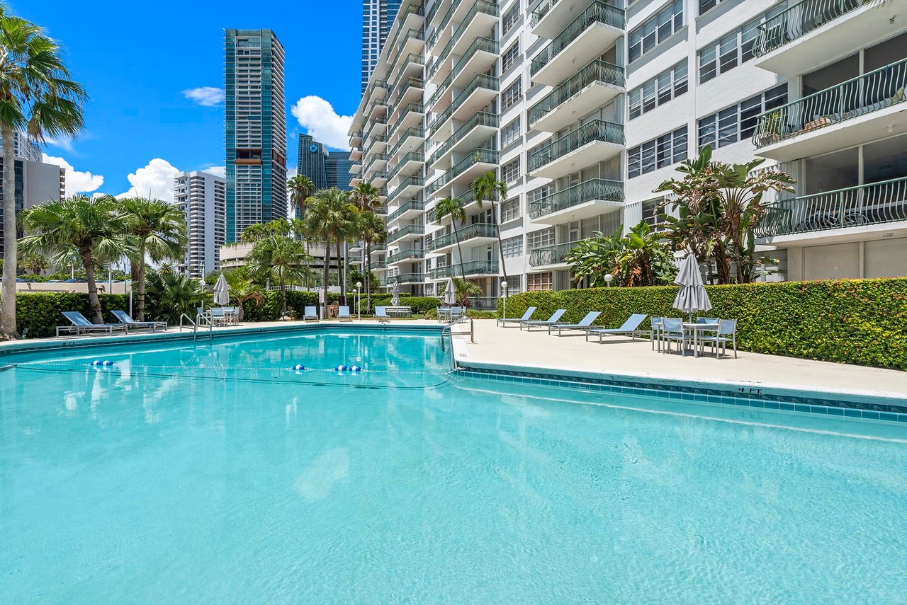 1408 Brickell Bay Dr Unit: 807