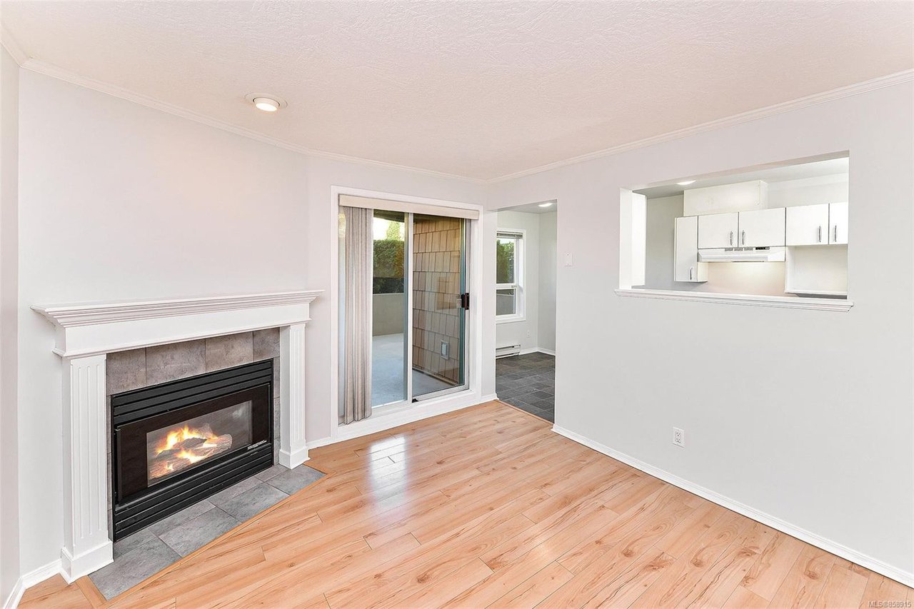 112-898 Vernon Ave, Saanich