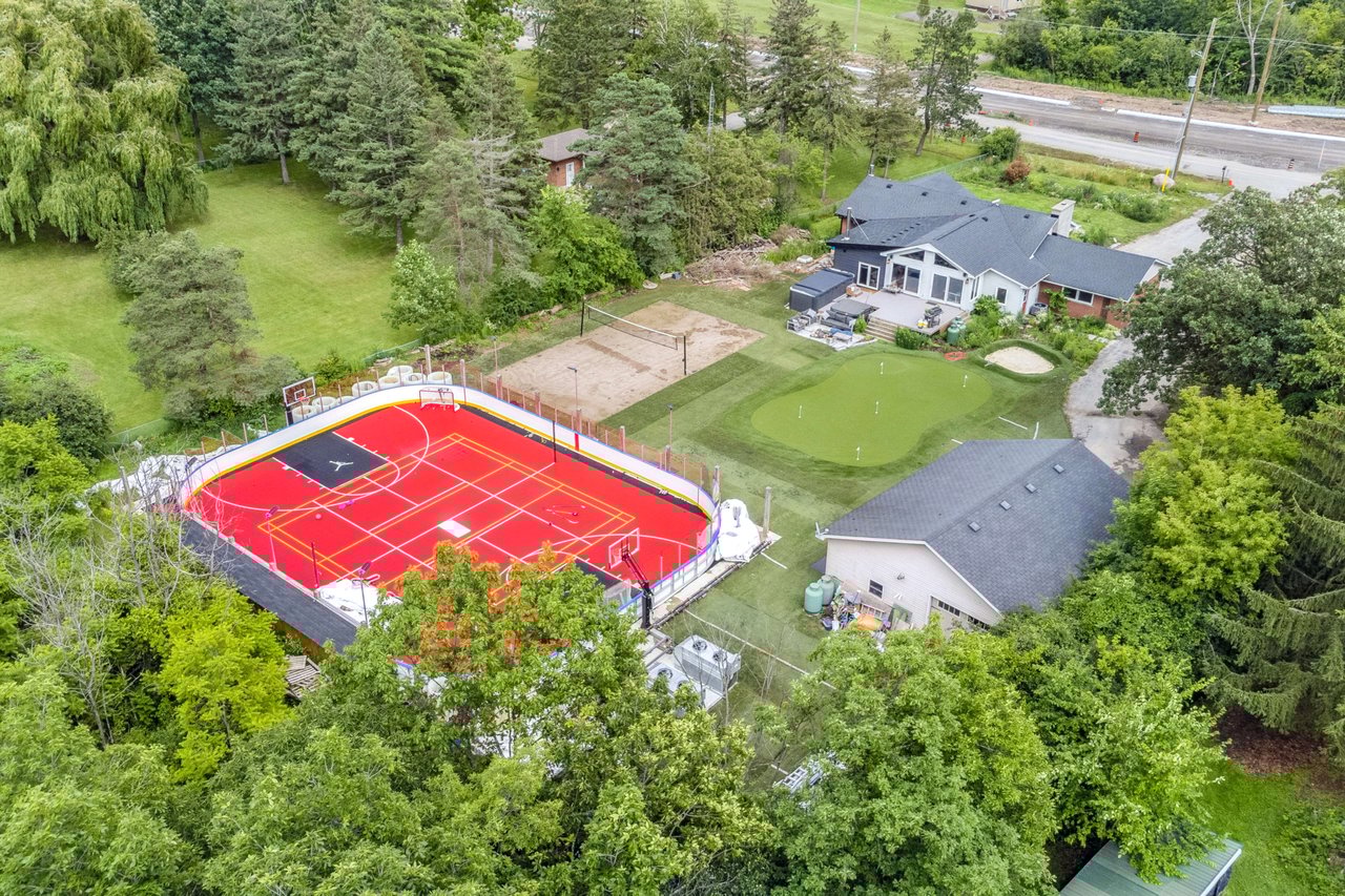 Country Living in Oakville with development opportunities!