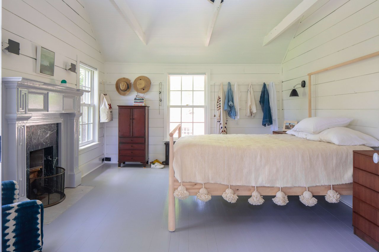 THE BELLPORT HOUSE