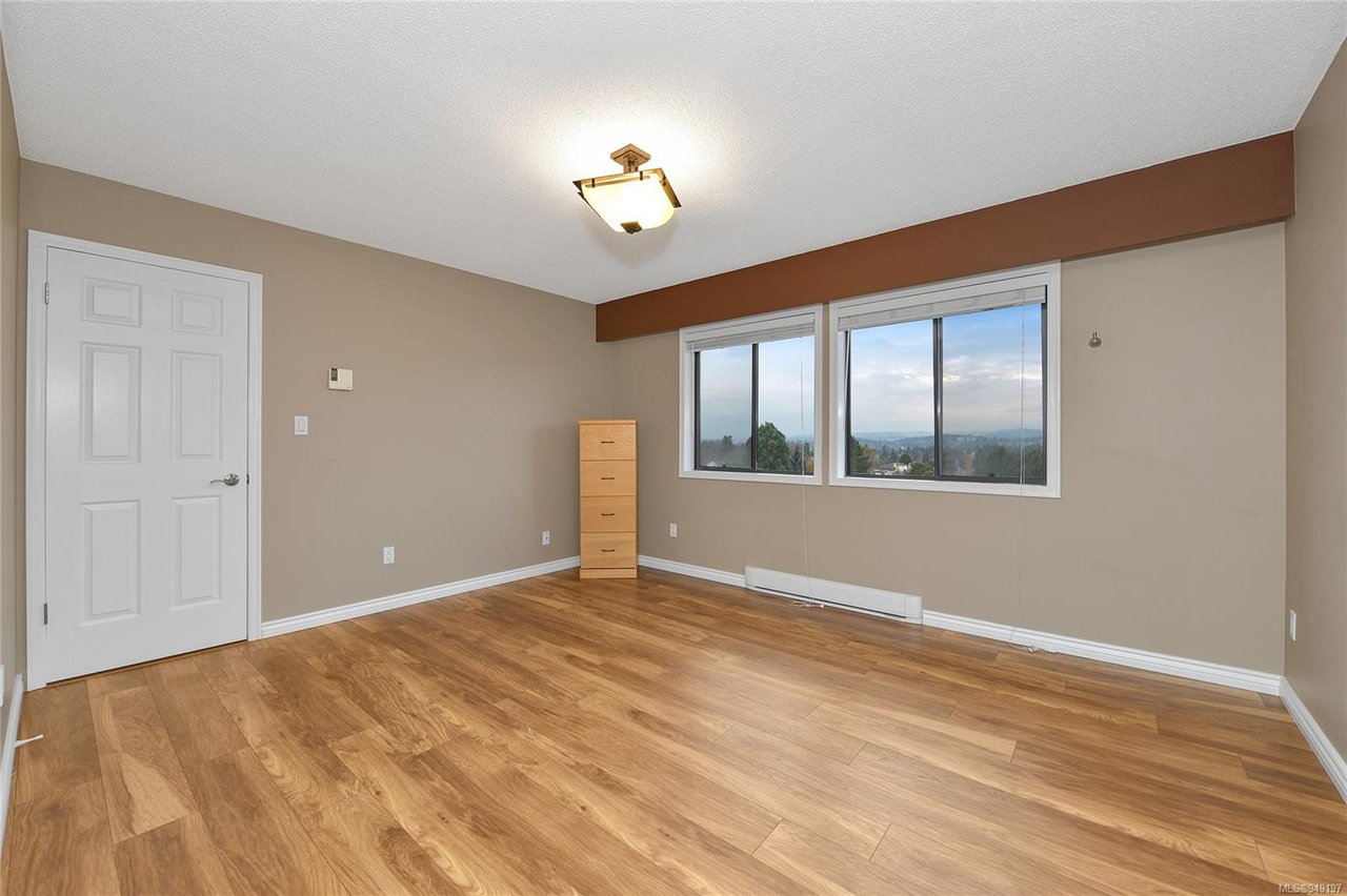 879 Denford Cres