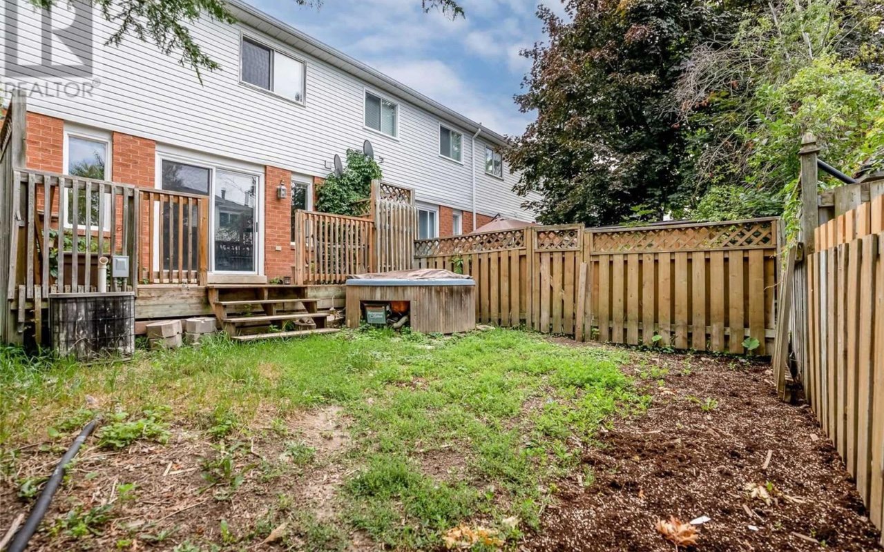 66 Potter Cres