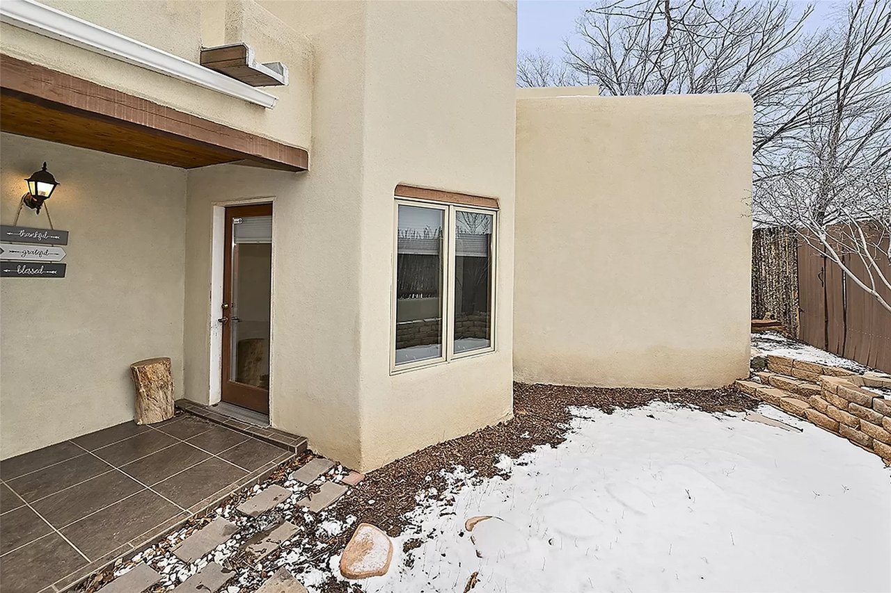 3246 La Paz Ln