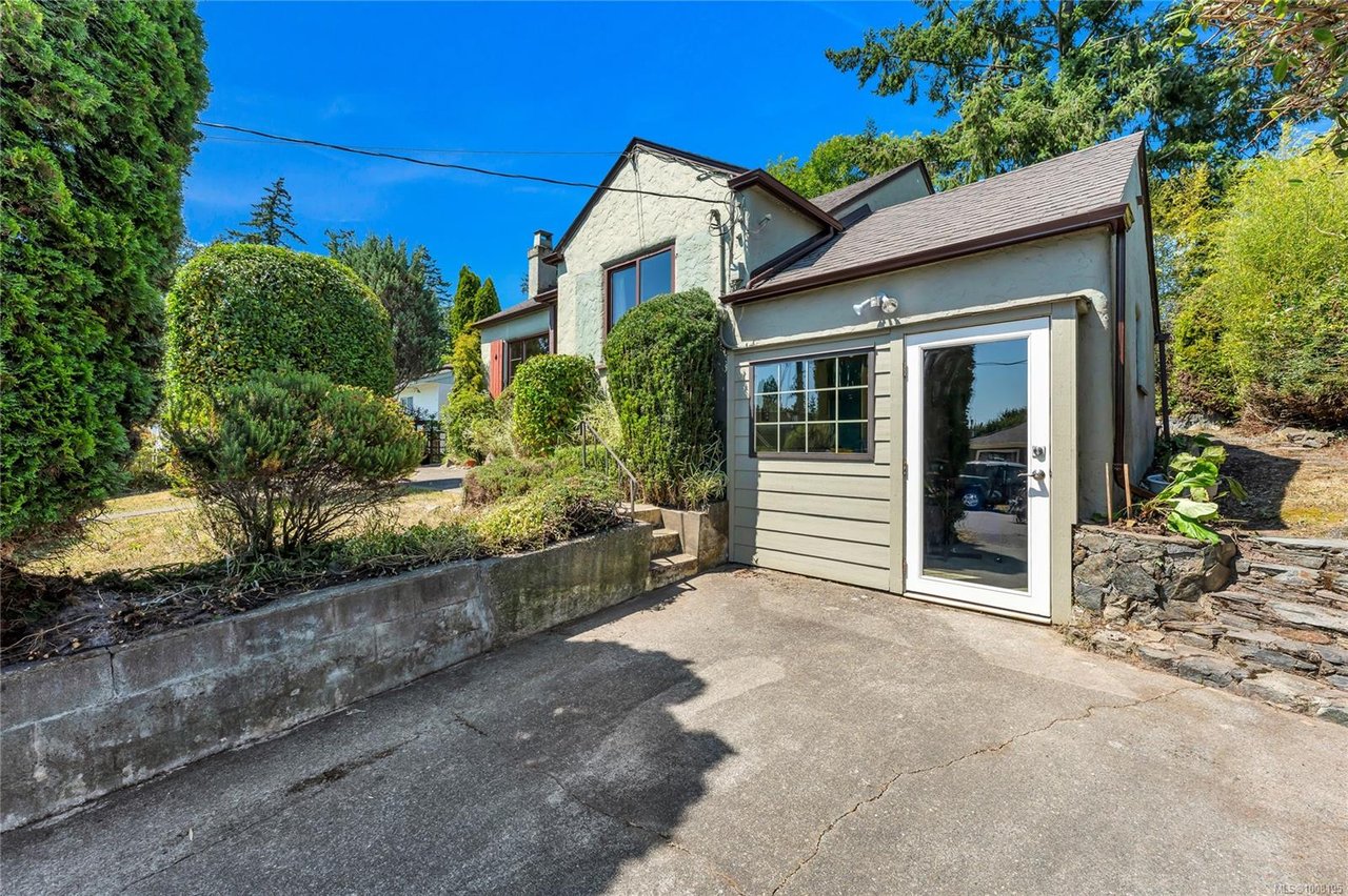 902 Forshaw Rd