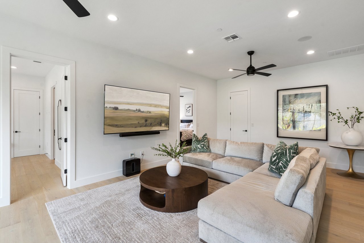 Austin-Elegance in Lake Travis ISD