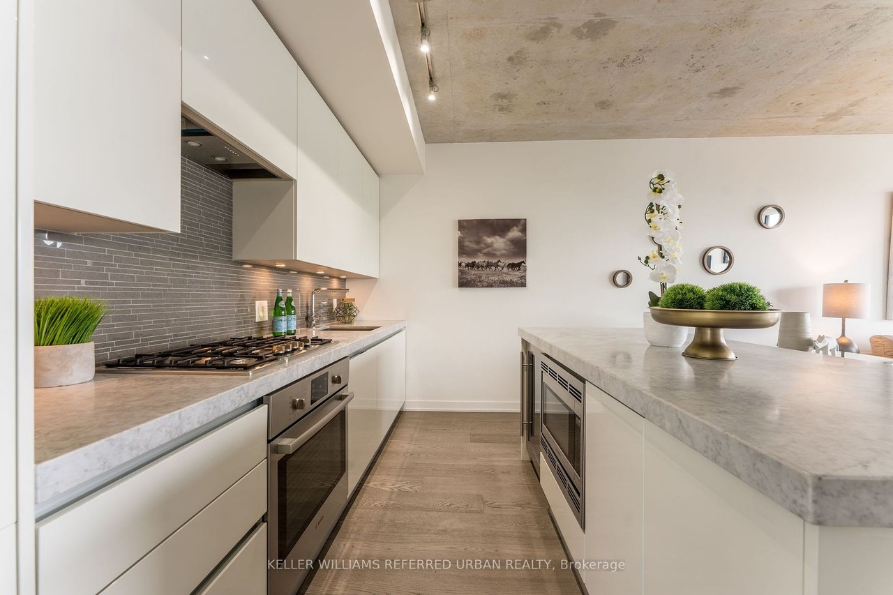 THOMPSON RESIDENCES 