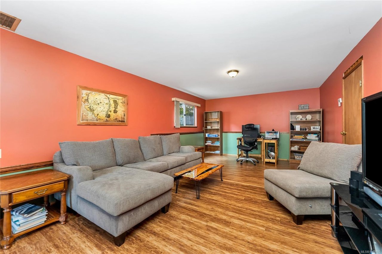 7678 Grieve Cres