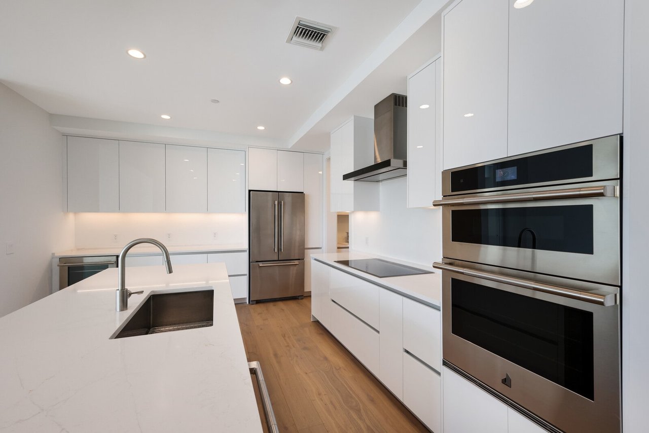 301 Quay Commons, #811