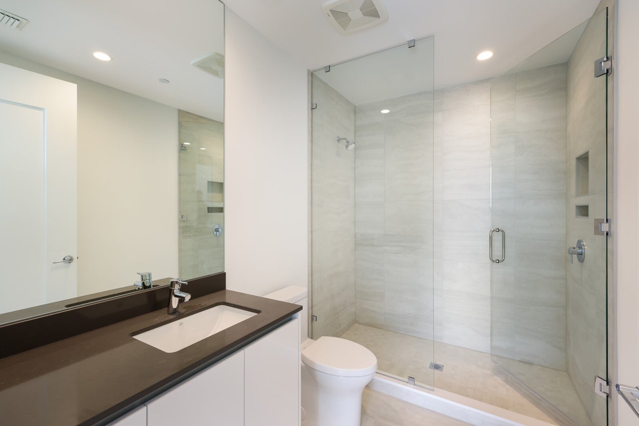 301 Quay Commons, #811