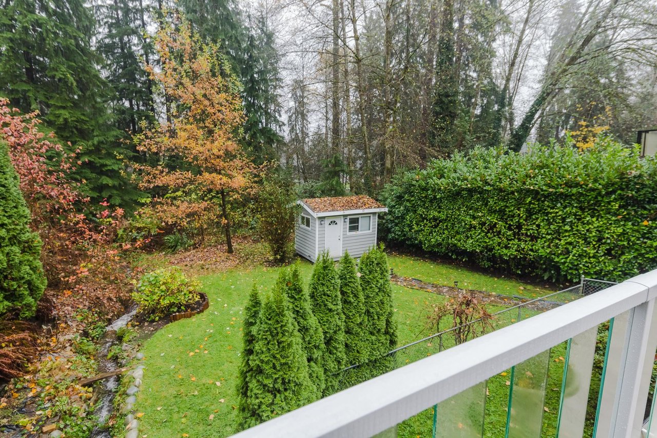 1650 Deep Cove Rd