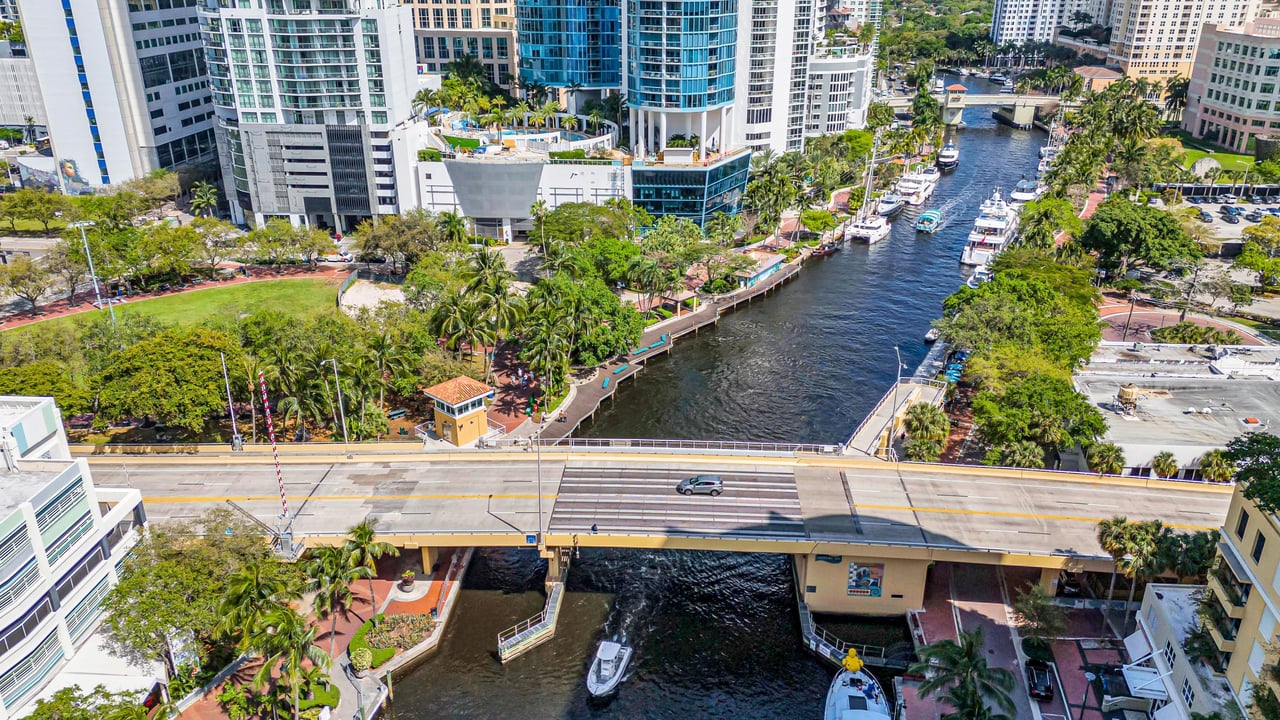 Las Olas River House