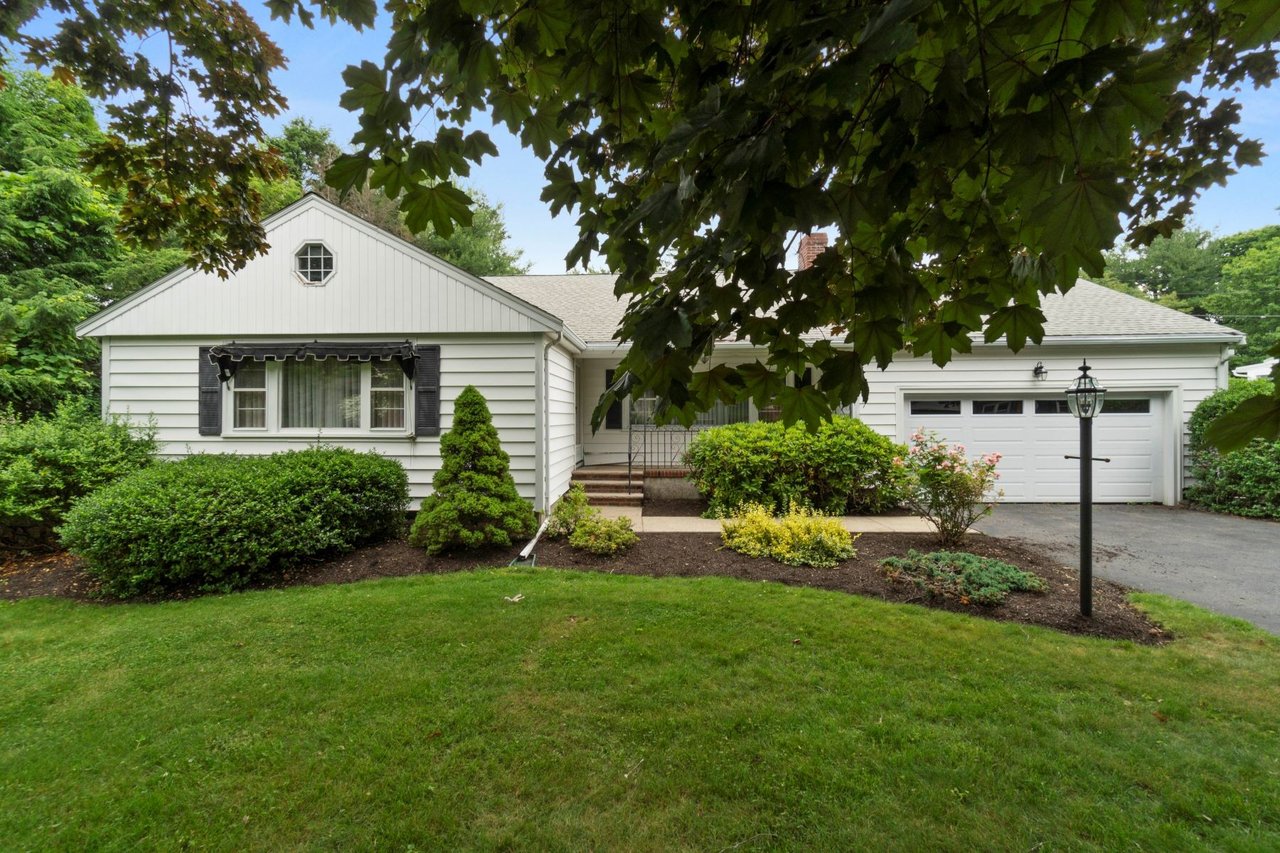 41 Lawrence Ln