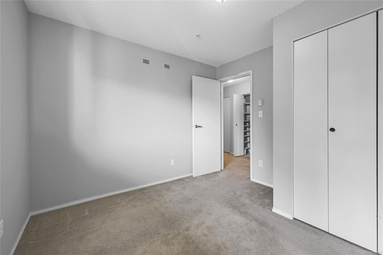 209-651 Jolly Pl