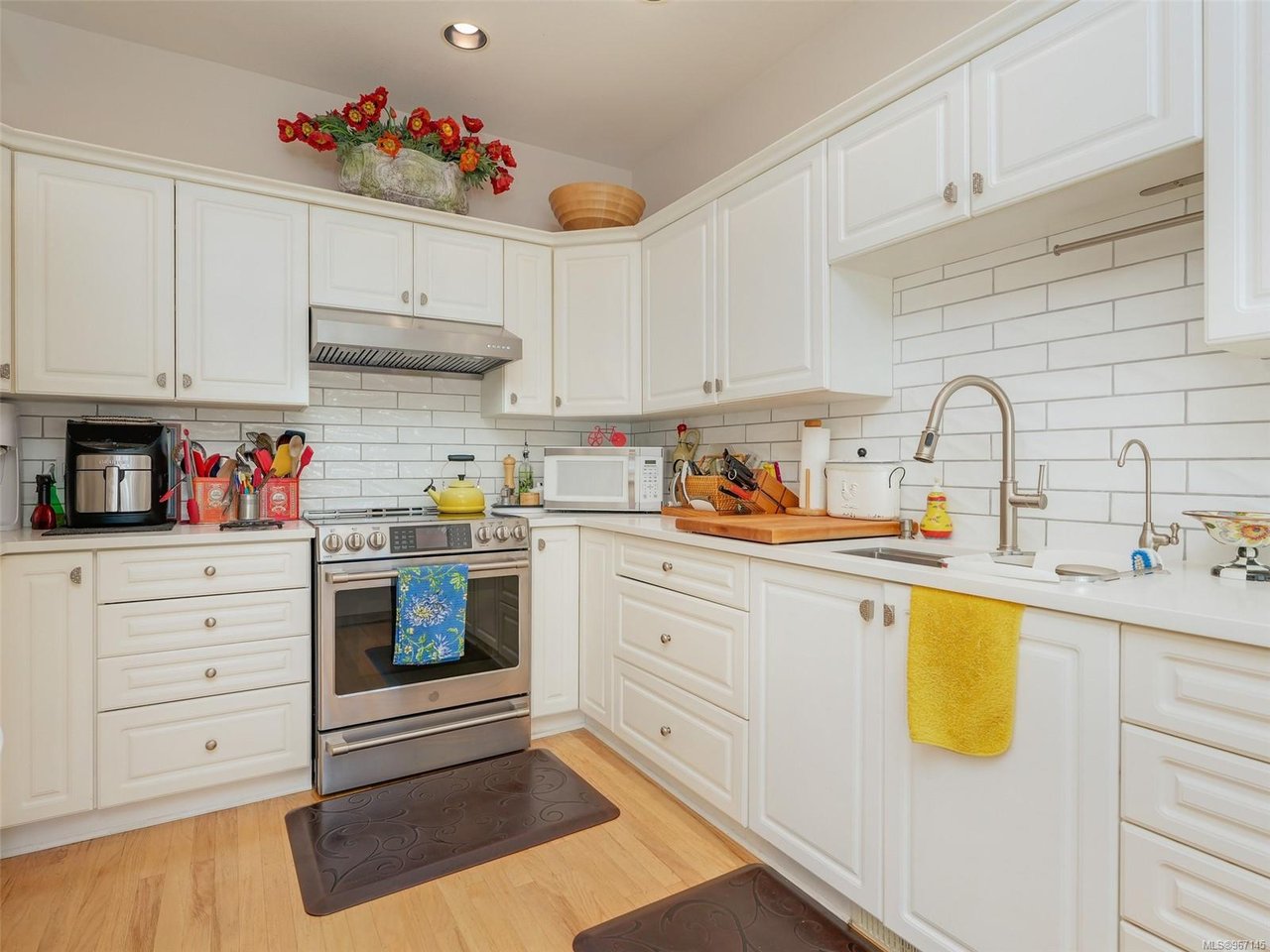 24-5187 Cordova Bay Rd